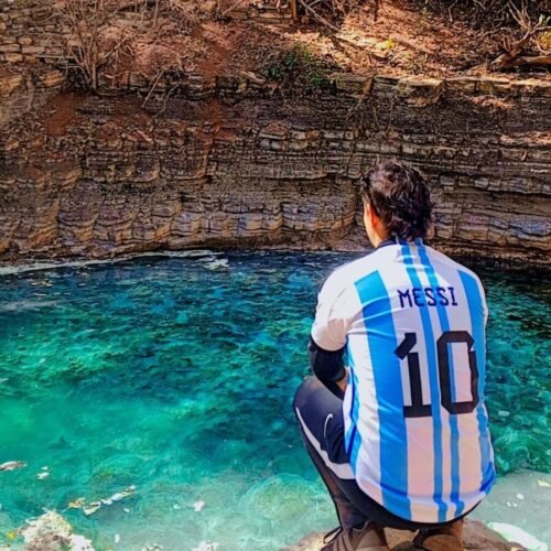 Vista de las aguas termales turquesa