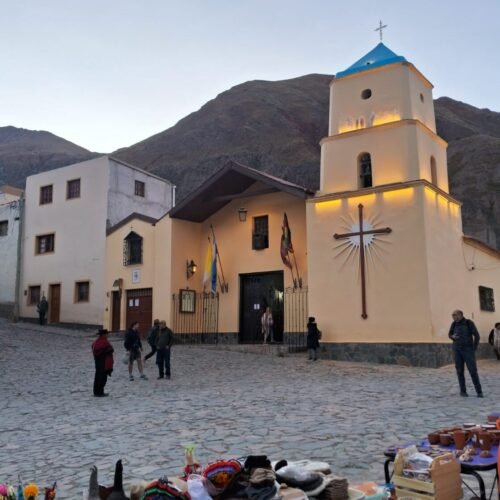 iglesia de Iruya al atardecer, una postal inolvidable